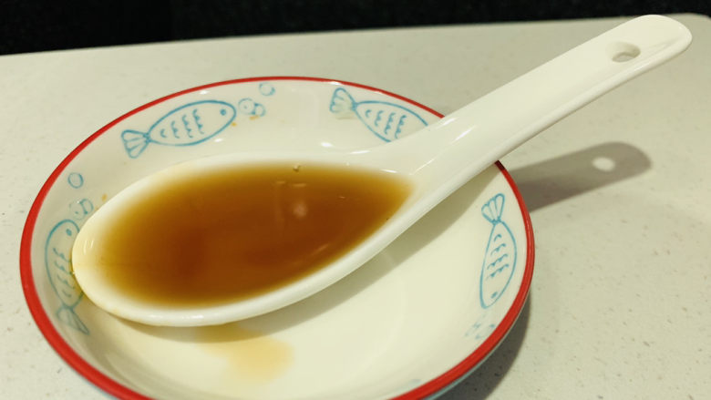 照烧鸡胸肉,1勺料酒;