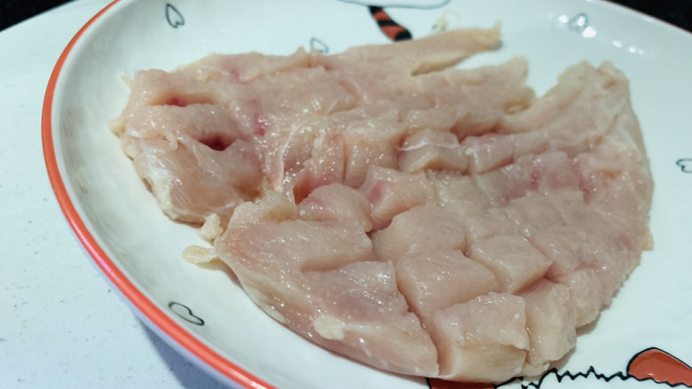 照烧鸡胸肉,划十字纹,不要断开哦!