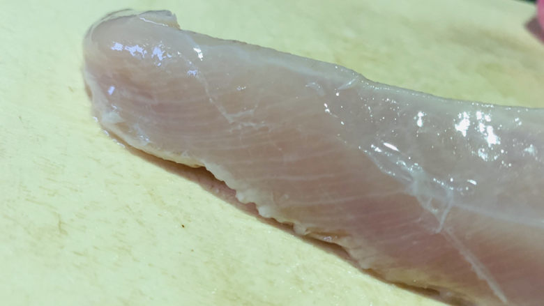 丝瓜酿肉,清洗干净;