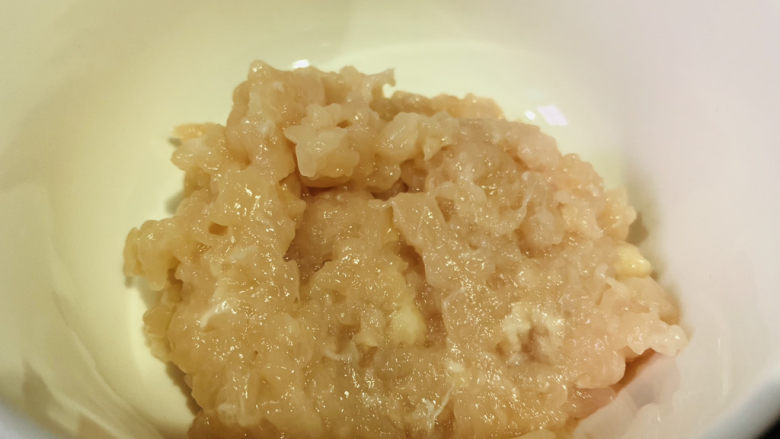 丝瓜酿肉,用到剁碎;