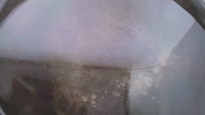 海带筒骨汤,多烧点水,一份烫筒骨,一份后面炖汤