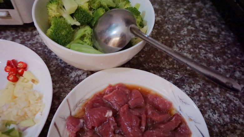 西兰花炒牛肉,前期准备好啦~