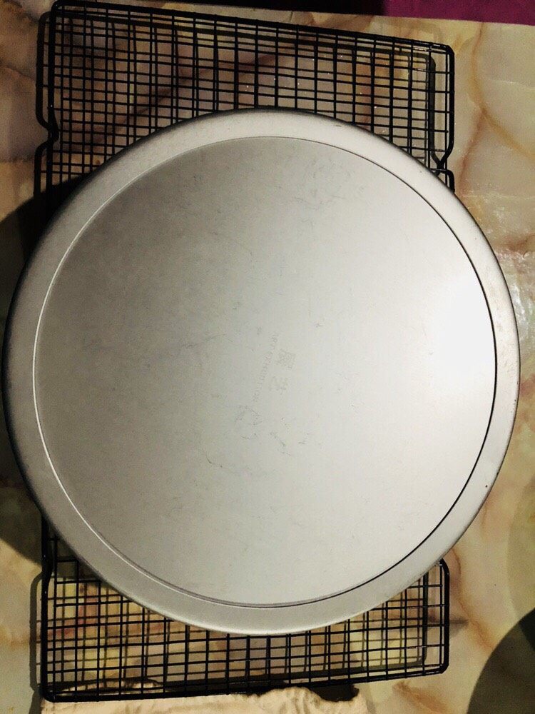十寸戚风蛋糕(不开裂),倒扣放凉,需要两个小时左右。