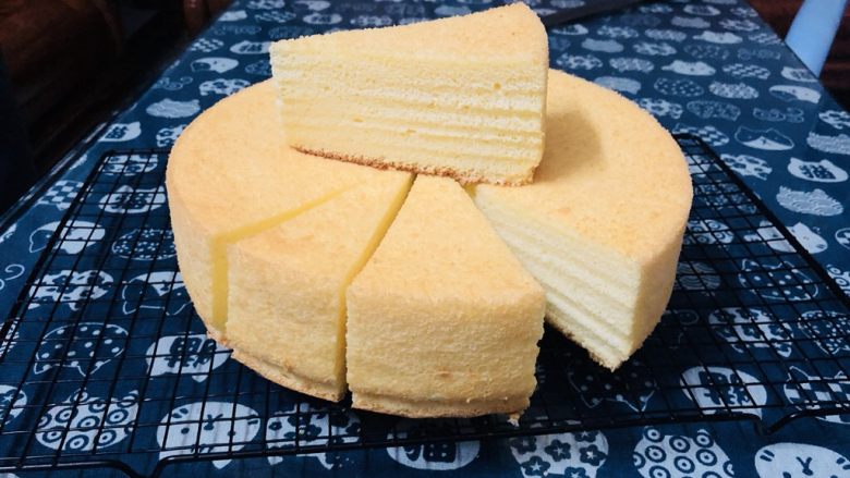 十寸戚风蛋糕(不开裂),切块