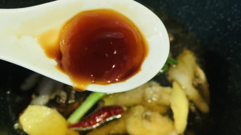 香辣卤鸡爪,加1勺<a style='color:red;display:inline-block;' href='/shicai/ 721'>蚝油</a>,开大火煮开;