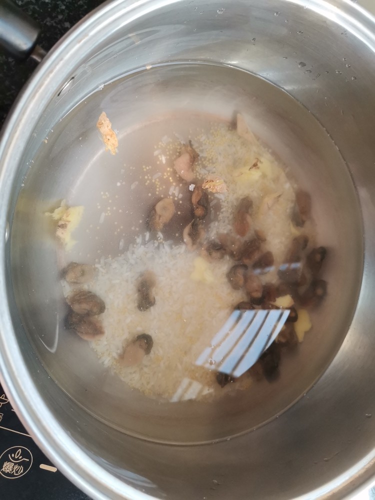 营养美味还可强身健体的海蛎粥,你值得拥有,加入清水