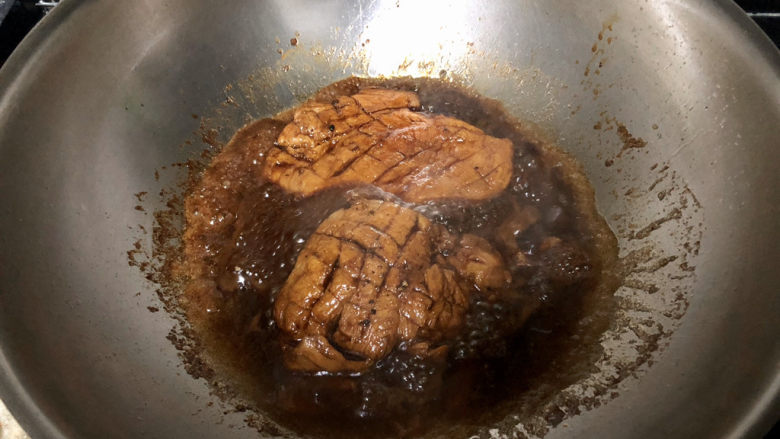 照烧鸡胸肉➕绿地团花红锦障,煮约五分钟,中大火收汁即可