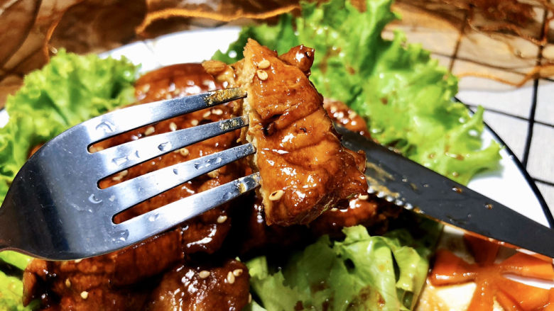 照烧鸡胸肉➕绿地团花红锦障,这道照烧鸡胸,做法简单,鸡胸香嫩,咸鲜美味,喜欢的小伙伴们一起来试试吧😄