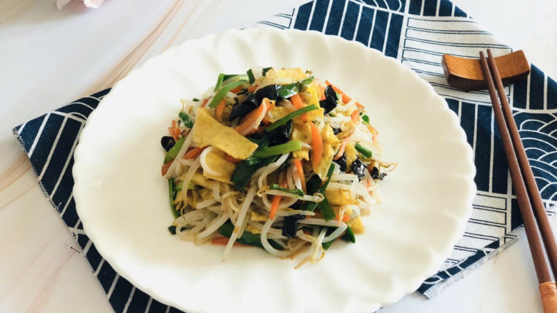 韭菜炒豆芽———五福合菜,十分钟搞定的一道快手菜,你值得尝试吆