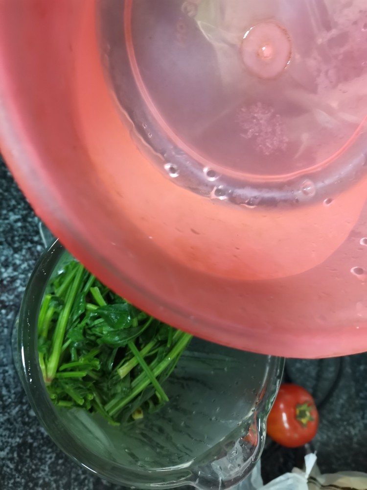 补血止血,助消化保护视力,好看好吃的菠菜鸡蛋饼,家点水