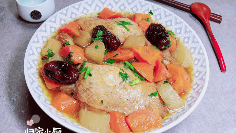 萝卜炖鸭肉,开动吃起来吧!