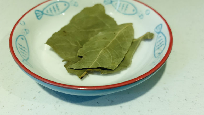 香辣毛豆,<a style='color:red;display:inline-block;' href='/shicai/ 741'>香叶</a>2片;