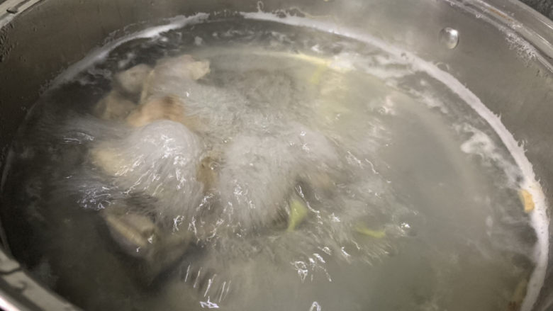 辣炒鸡胗,大火煮开,再煮10分钟;