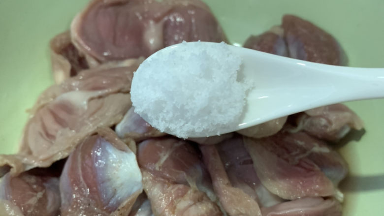 辣炒鸡胗,加盐;