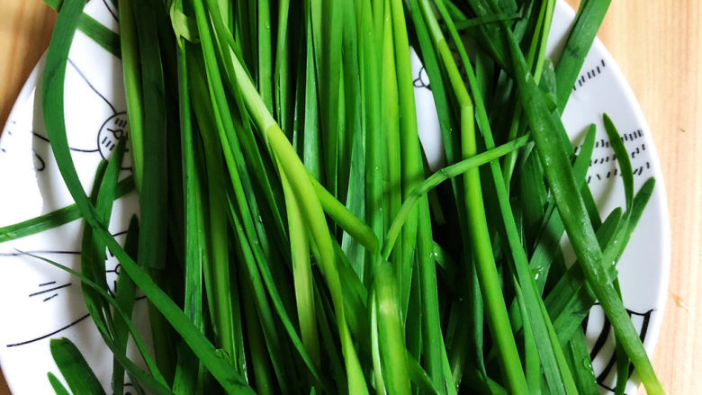 韭菜炒豆芽,<a style='color:red;display:inline-block;' href='/shicai/ 116'>韭菜</a>摘好了,洗净待用。