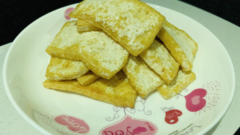 猪血炖豆腐,先盛碗里;