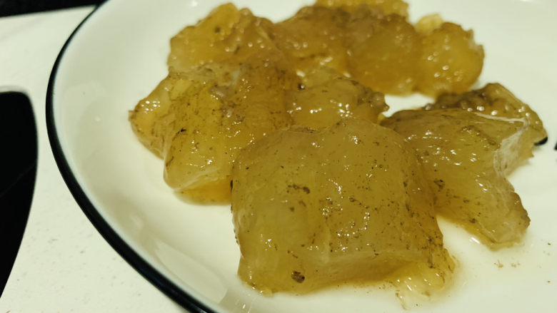 红烧牛蹄筋,切段;