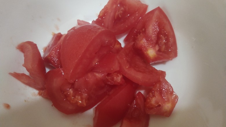 番茄鸡蛋金针菇汤,<a style='color:red;display:inline-block;' href='/shicai/ 59'>番茄</a>切块