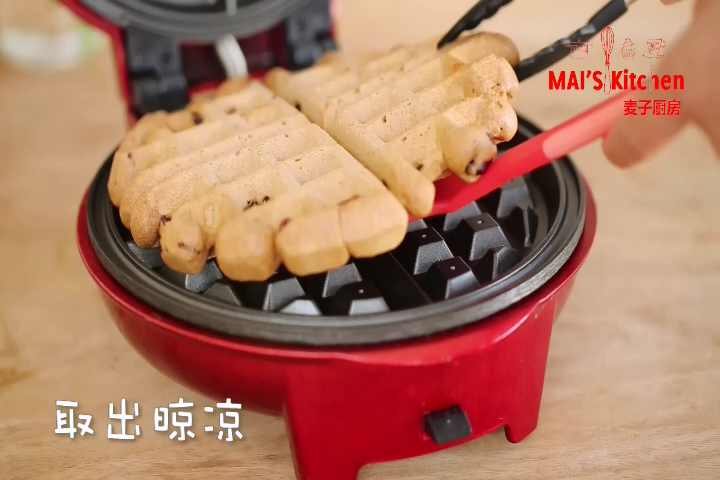 减肥 | 低脂肉桂全麦松饼,烘烤6分钟,取出置于晾架晾凉即可享用。
