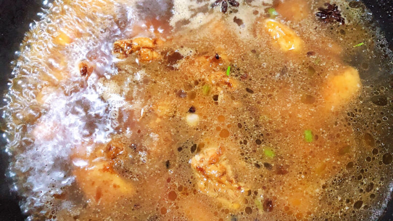 红烧鸭肉,倒入1000ml水,烧开锅后,盖盖儿中火炖30分钟。