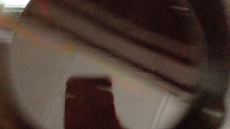 荷兰松饼,戴上手套取出铸铁锅,放入黄油🧈