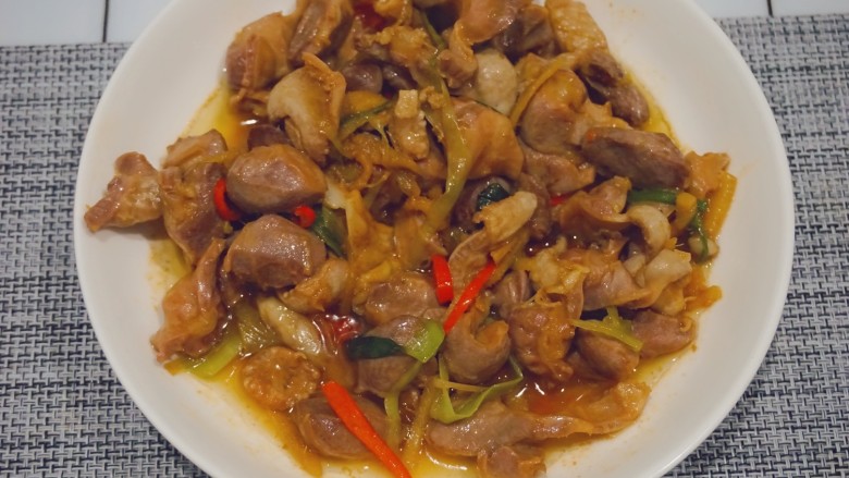 辣炒鸡胗,不仅简单,而且还特别好吃呢😍
