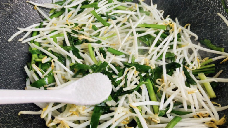 韭菜炒豆芽~刮油清肠越吃越瘦,盐