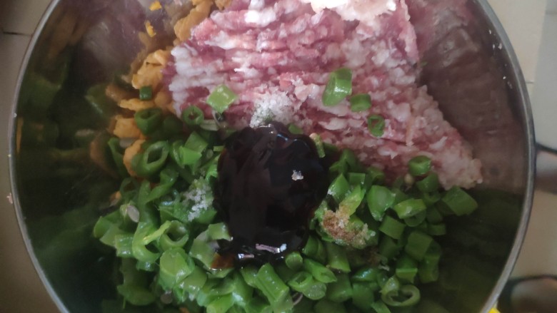 美味家常蒸饺🥟。(也可以水煮)小白版,放点酱油,耗油,<a style='color:red;display:inline-block;' href='/shicai/ 717'>味精</a>。