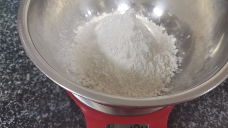 早餐能量包,营养美味,松软可口的松饼做起来,称重