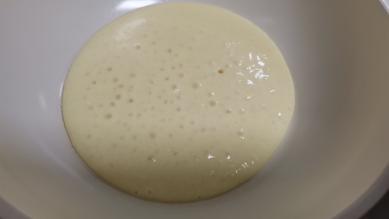 早餐能量包,营养美味,松软可口的松饼做起来,这样就可以翻面了