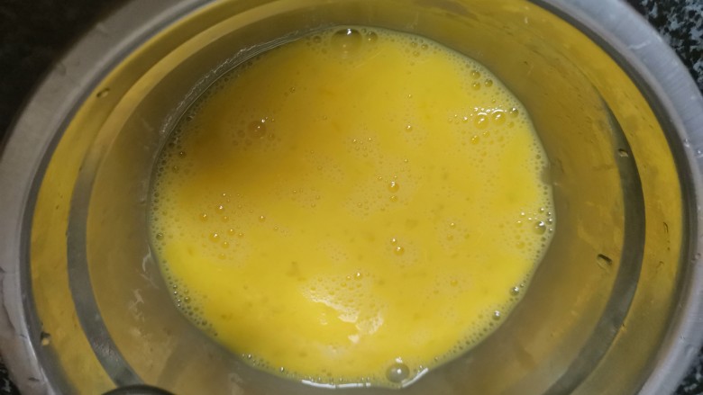 早餐能量包,营养美味,松软可口的松饼做起来,打散