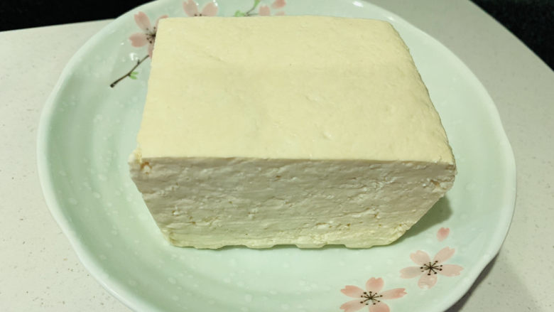 豆腐炒鸡蛋,<a style='color:red;display:inline-block;' href='/shicai/ 4986'>老豆腐</a>,待用;