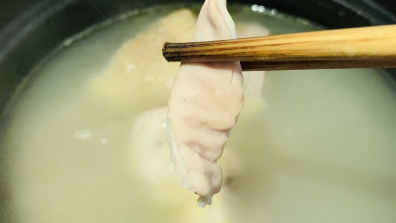 凉拌猪肚丝,炖完夹出猪肚;