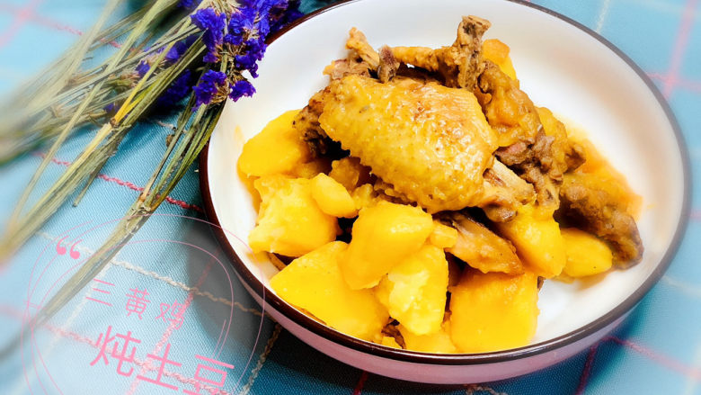 三黄鸡炖土豆,三黄鸡炖土豆,完成!