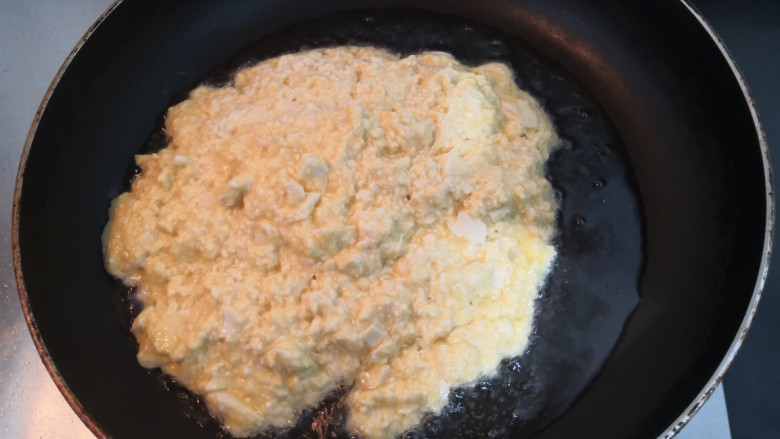豆腐炒鸡蛋,倒入,鸡蛋豆腐泥