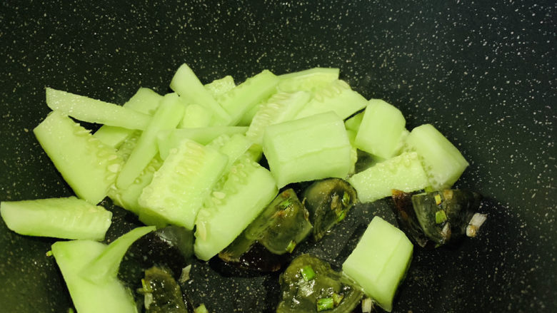 黄瓜皮蛋汤,加黄瓜🥒;