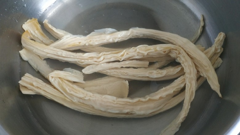 青椒炒腐竹,<a style='color:red;display:inline-block;' href='/shicai/ 468'>腐竹</a>提前泡发