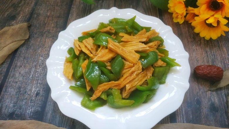 青椒炒腐竹,成品图