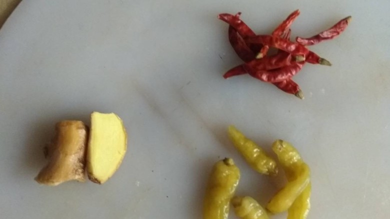 辣子鸡,准备好调味材料