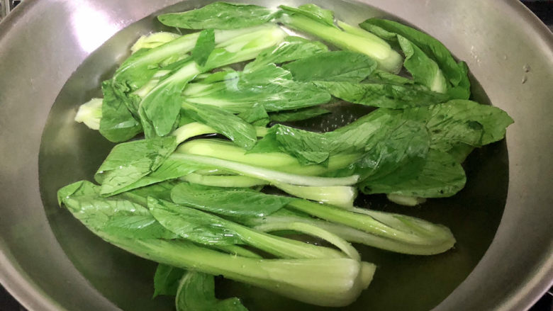 红烧鹌鹑蛋➕把酒送春春不语,放入青菜,中火煮半分钟