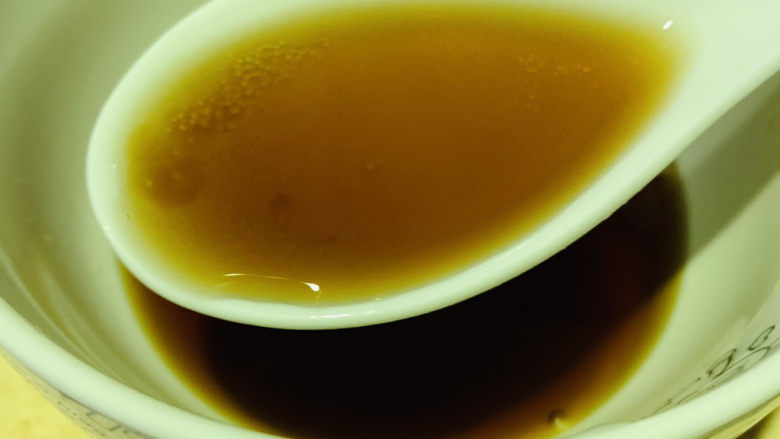 铁板日本豆腐,1勺<a style='color:red;display:inline-block;' href='/shicai/ 718'>料酒</a>;