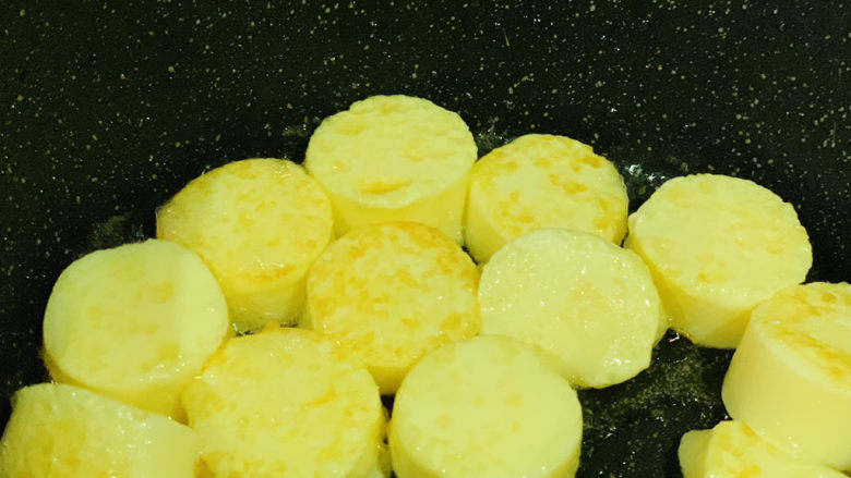 铁板日本豆腐,煎微焦;