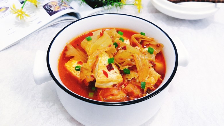 辣白菜豆腐汤,上桌,即可开吃