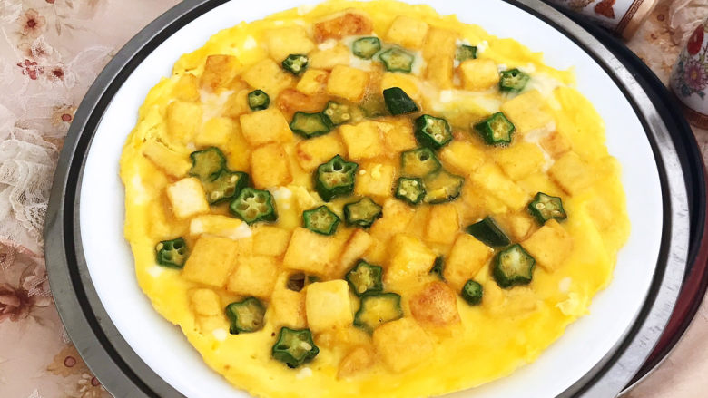 豆腐炒鸡蛋,豆腐炒鸡蛋是一道减脂素菜,食材简单,不加任何香料,低油,低盐,老少皆宜,好吃又好做~