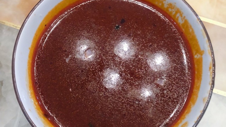 铁板日本豆腐,加水加到大半碗这样,搅拌均匀