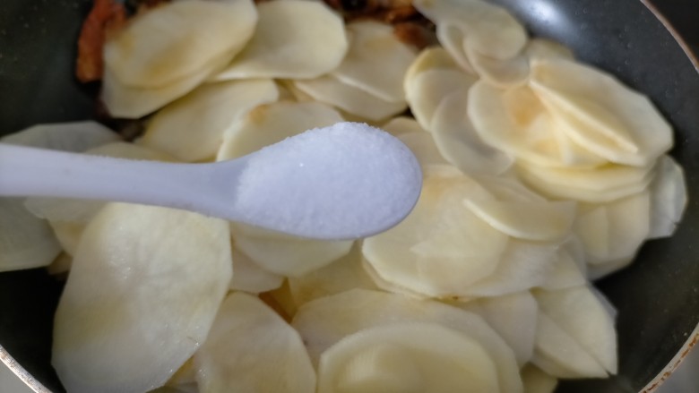 Dry Potato Chips,push the pork to the side of the pan and pour the potato chips on the other side of the pan . add one spoon of salt only on potato chips and mix it with potato chips .