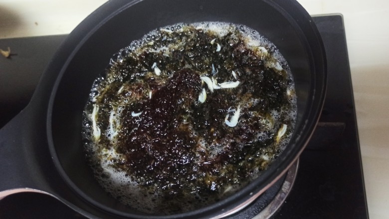 紫菜虾皮汤,煮一分钟就开了,