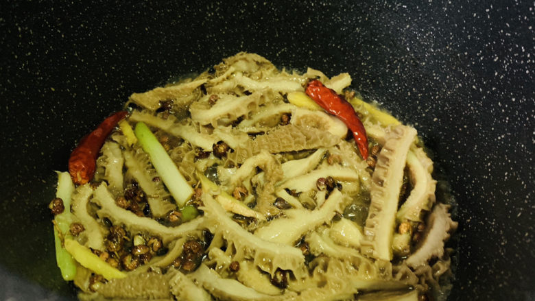 麻辣牛肚,收汁,起锅