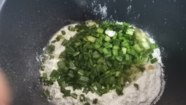 包子馒头吃腻了?那就来款咸味葱香面包吧,给你不一样的感觉,葱花