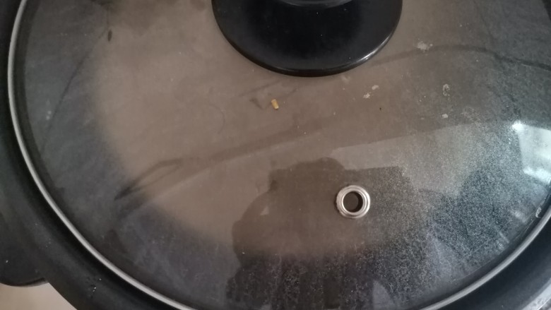 包子馒头吃腻了?那就来款咸味葱香面包吧,给你不一样的感觉,温水备好